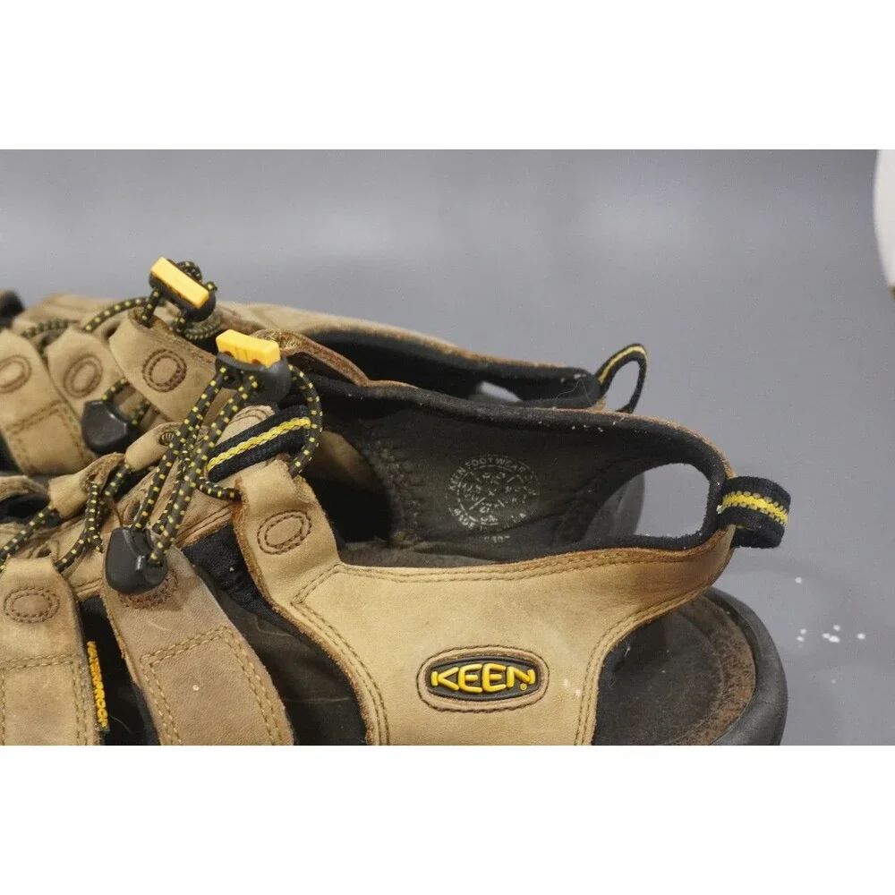 Keen Newport H2 Sandals Mens Sz 9.5 Brown Hiking Closed Toe Waterproof Gorpcore